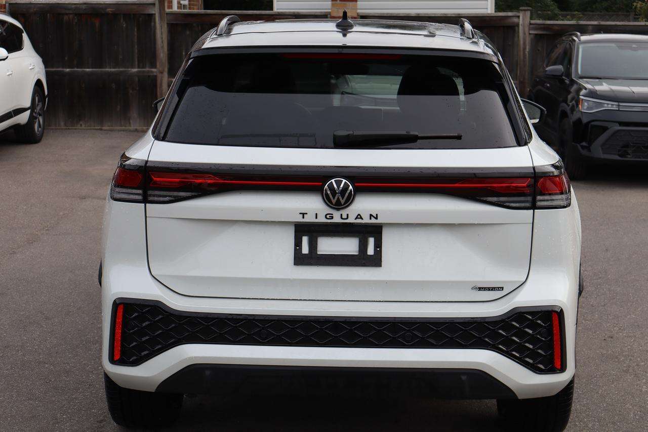 2026 Volkswagen Tiguan Comfortline R-Line Black Edition 4MOTION — photo 5