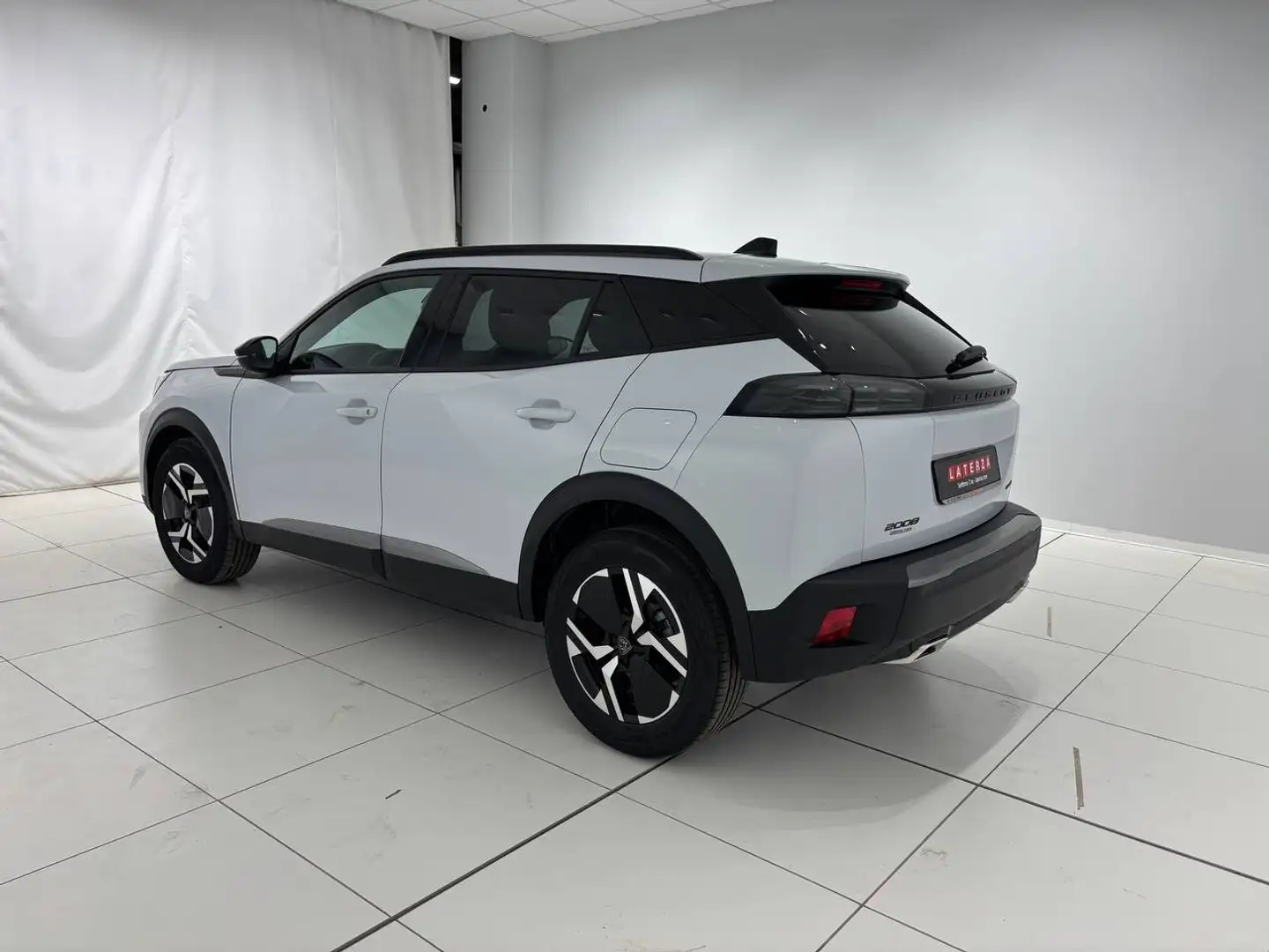 Peugeot 2008 1.2 Hybrid Allure Weiß - 2