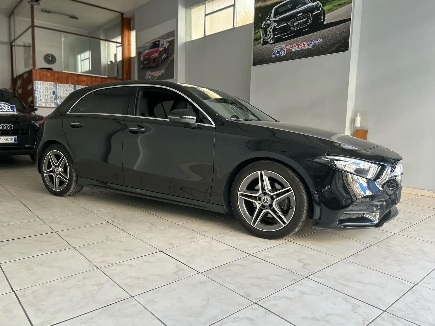 Mercedes-Benz A 180 d Premium auto Schwarz - 2