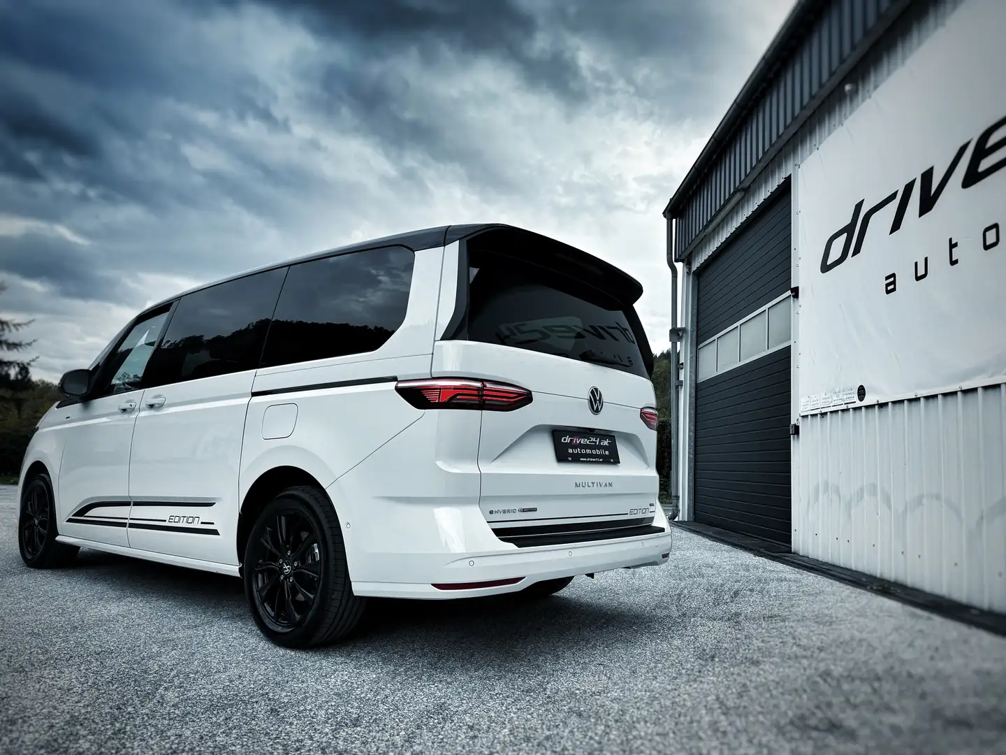 Volkswagen T7 Multivan EDITION ÜH eHybrid lang 4MOTION PANO AHK MATRIX Blanco - 2