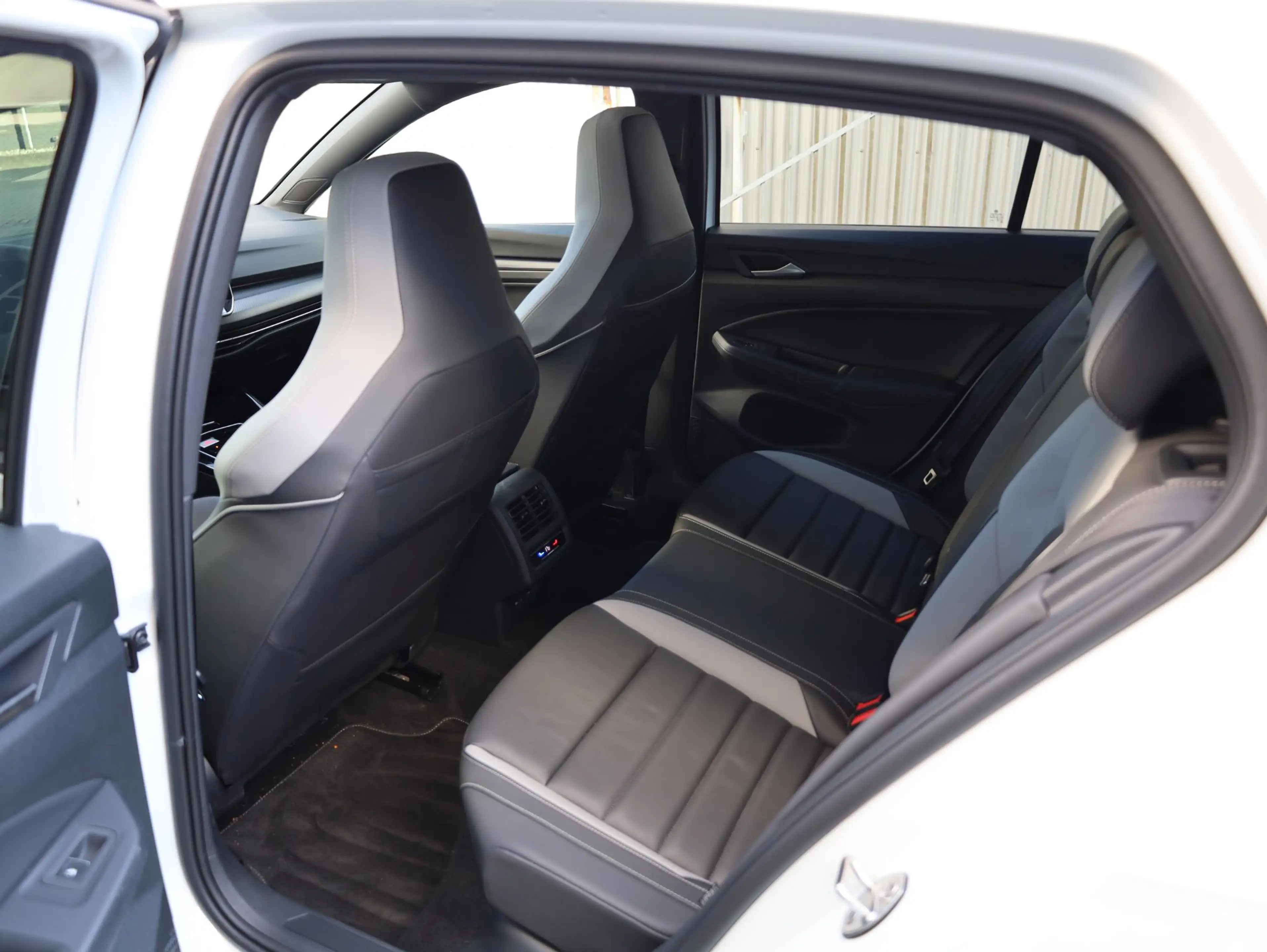 Volkswagen Golf GTE 1.5 eHybrid 272PK | Panodak | Leer | 19"Inch | Bla — photo 43