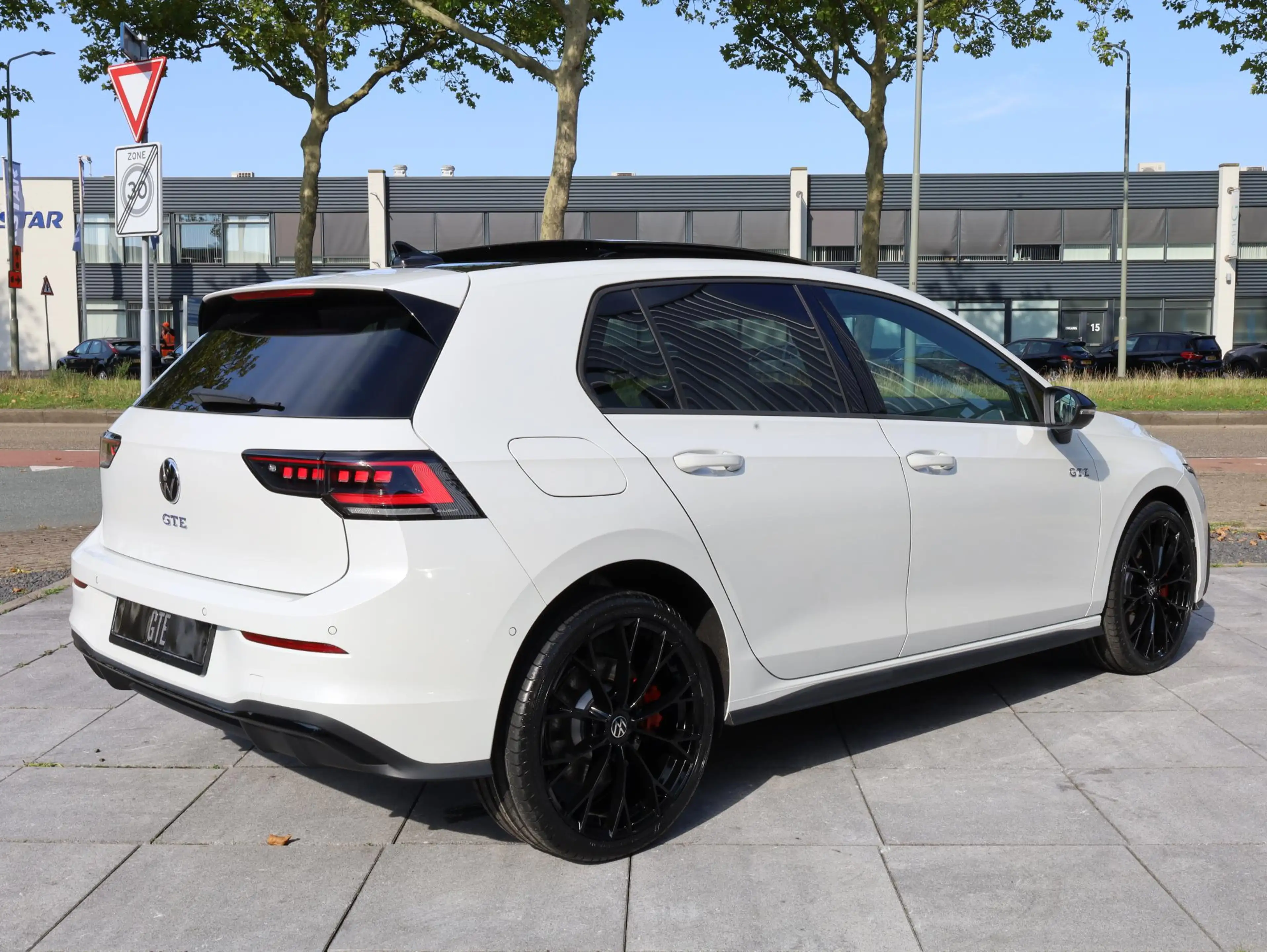 Volkswagen Golf GTE 1.5 eHybrid 272PK | Panodak | Leer | 19"Inch | Bla — photo 25