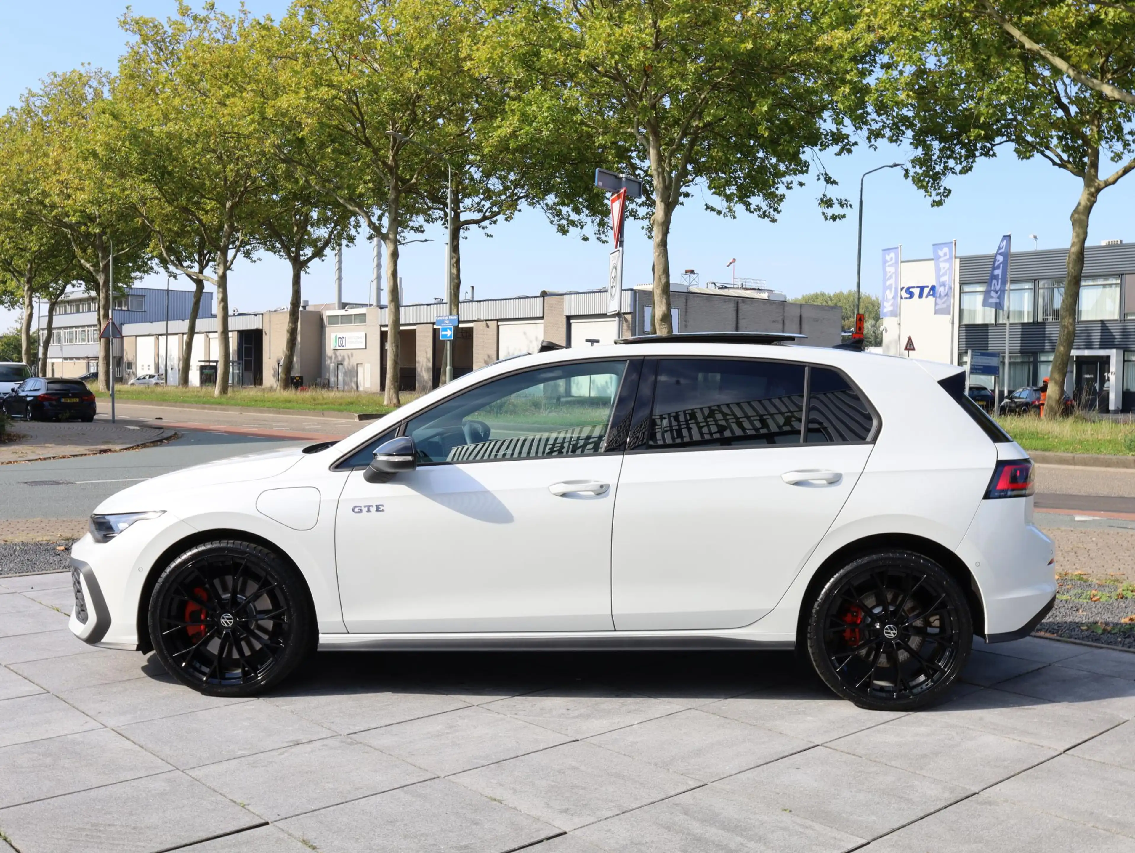 Volkswagen Golf GTE 1.5 eHybrid 272PK | Panodak | Leer | 19"Inch | Bla — photo 2