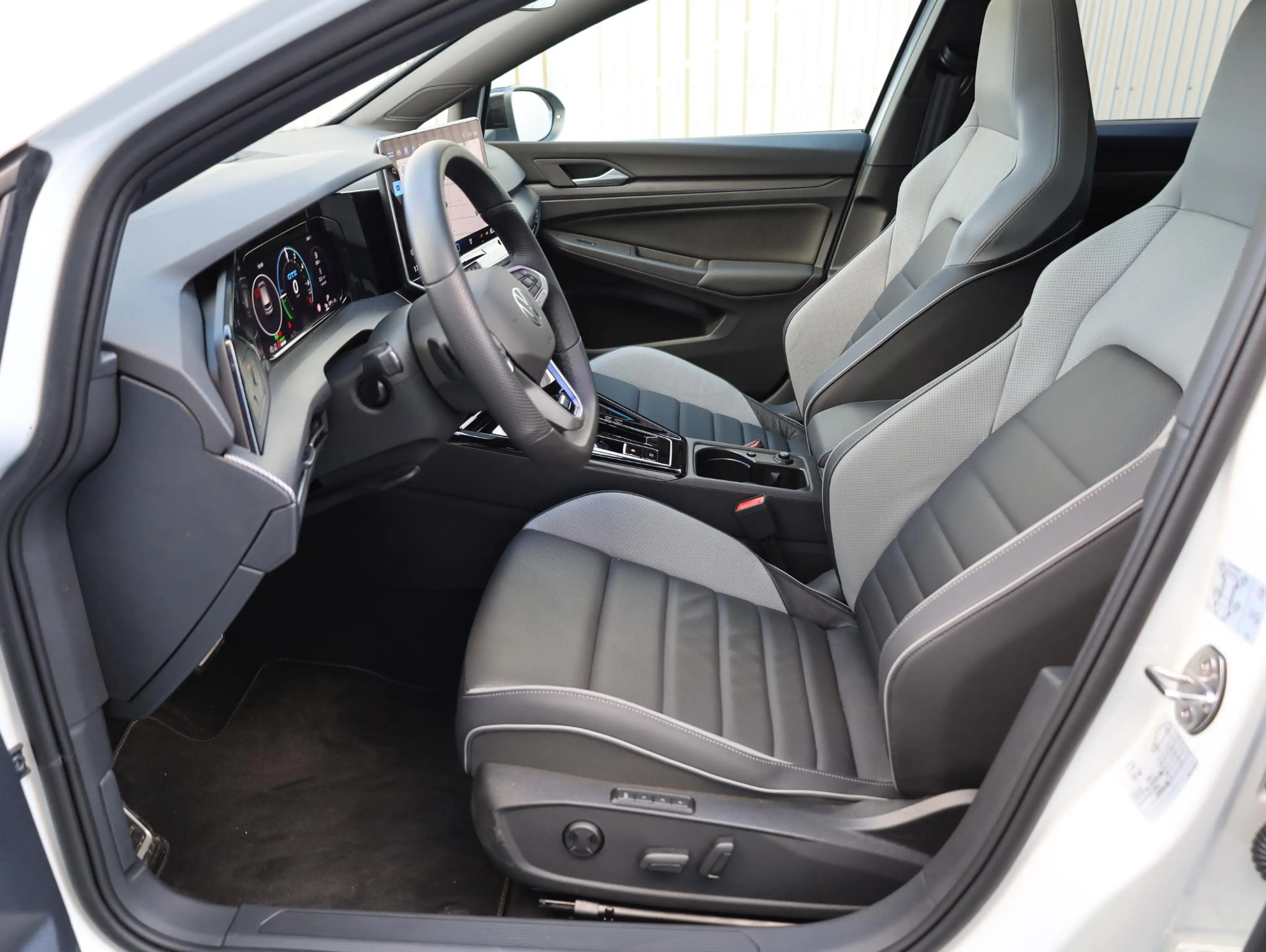 Volkswagen Golf GTE 1.5 eHybrid 272PK | Panodak | Leer | 19"Inch | Bla — photo 44