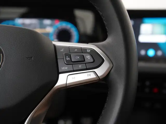 Volkswagen Golf view 10