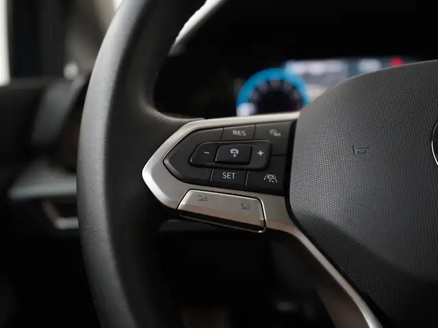 Volkswagen Golf view 8