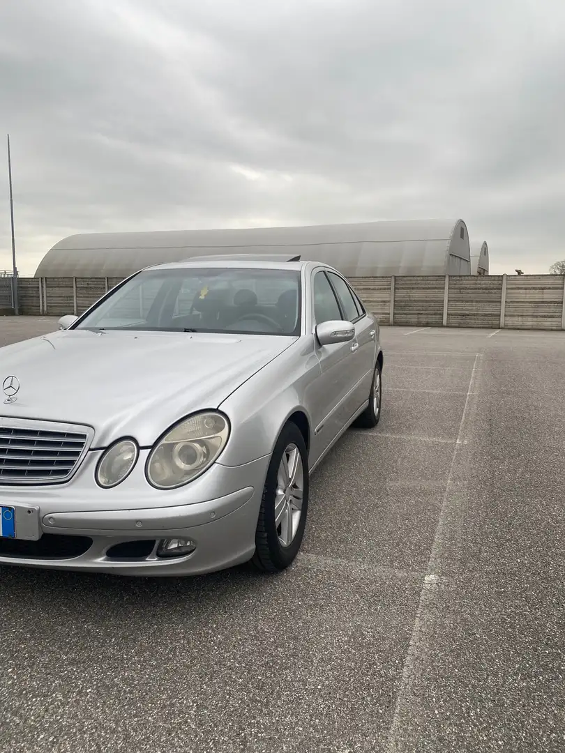 Mercedes-Benz E 220 E 220 CDI Gümüş rengi - 2