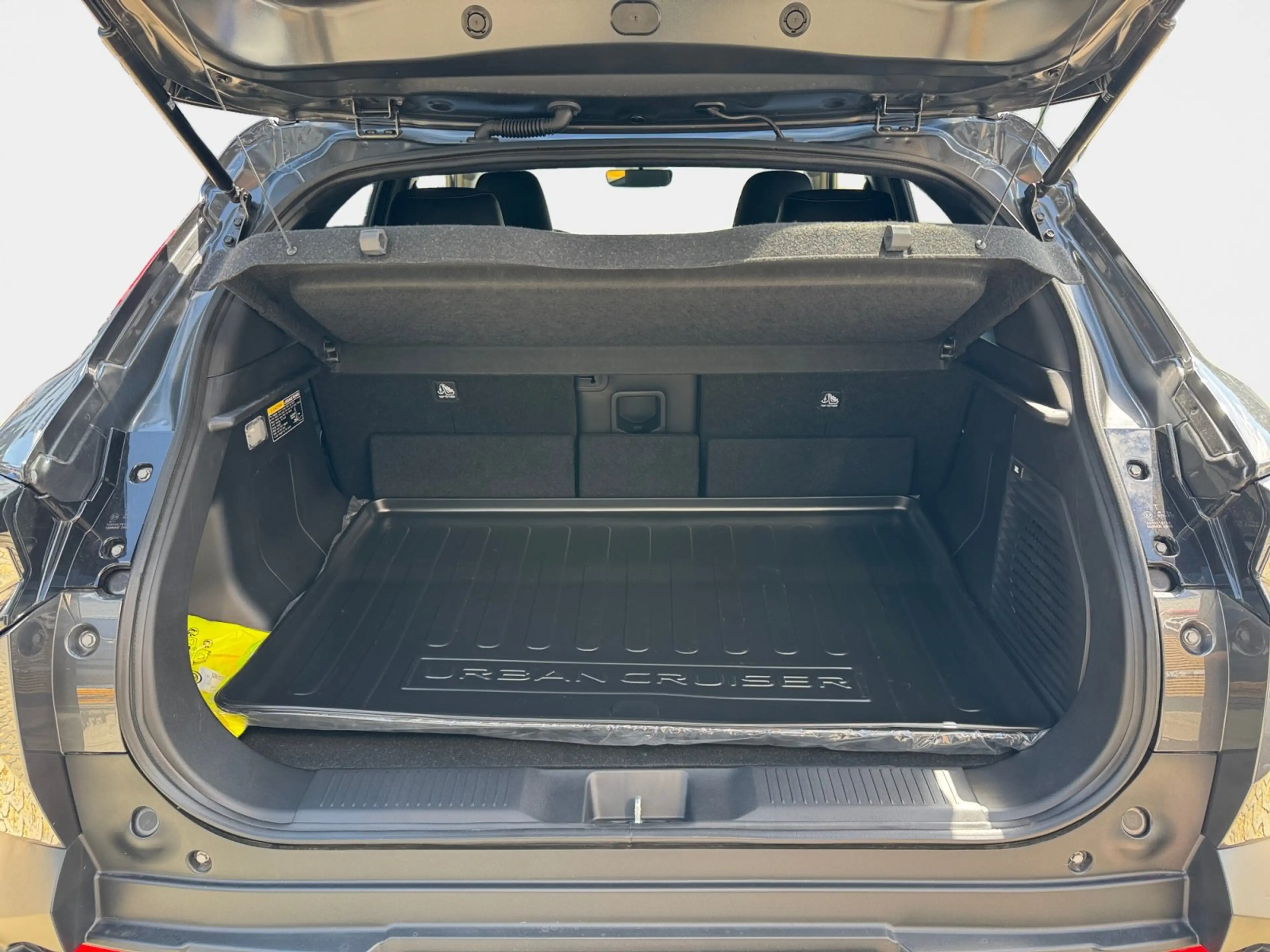 Toyota Urban Cruiser BEV 4x2 Lounge 128 kW 360 ACC AUT — photo 15