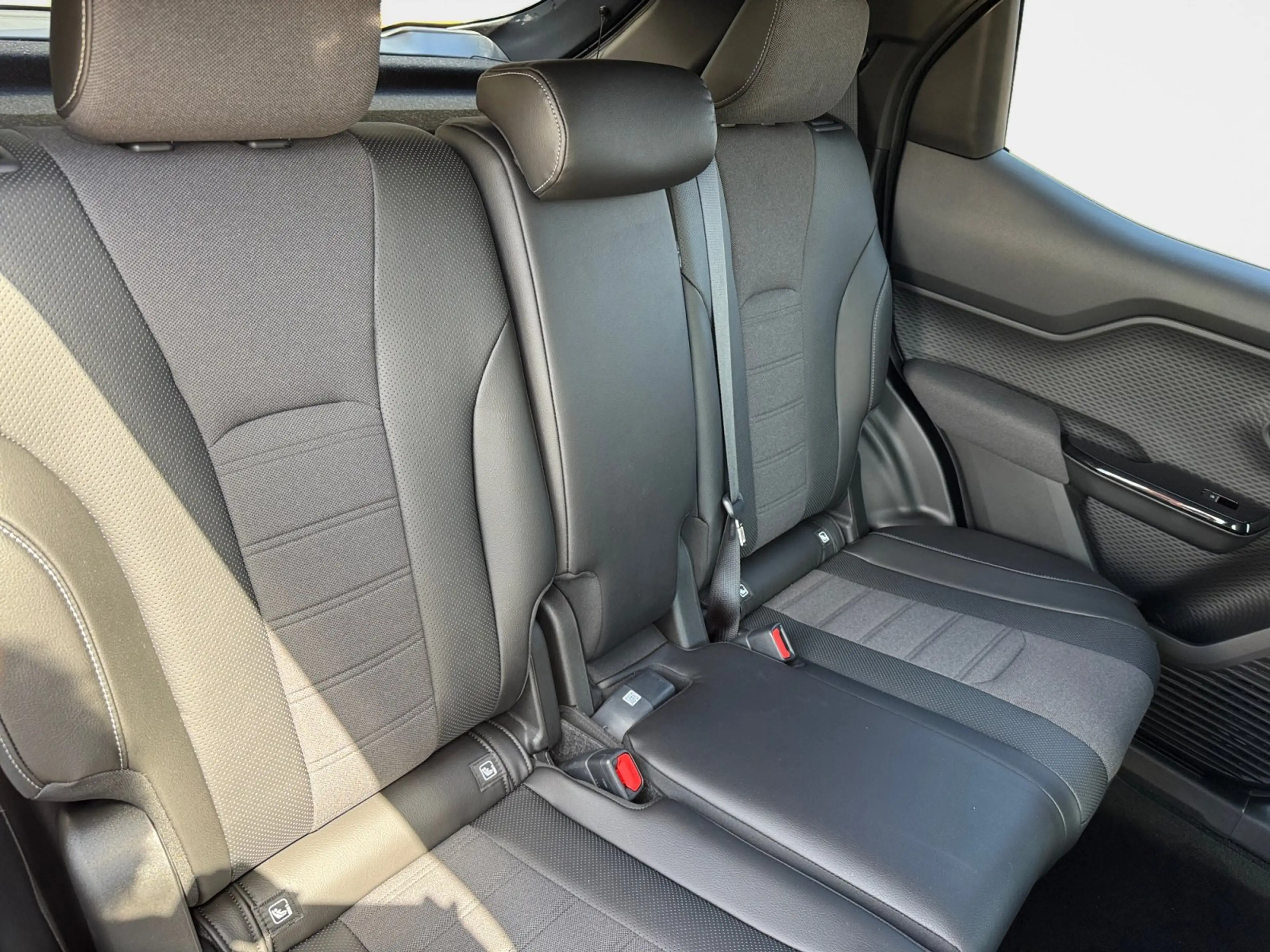 Toyota Urban Cruiser BEV 4x2 Lounge 128 kW 360 ACC AUT — photo 11