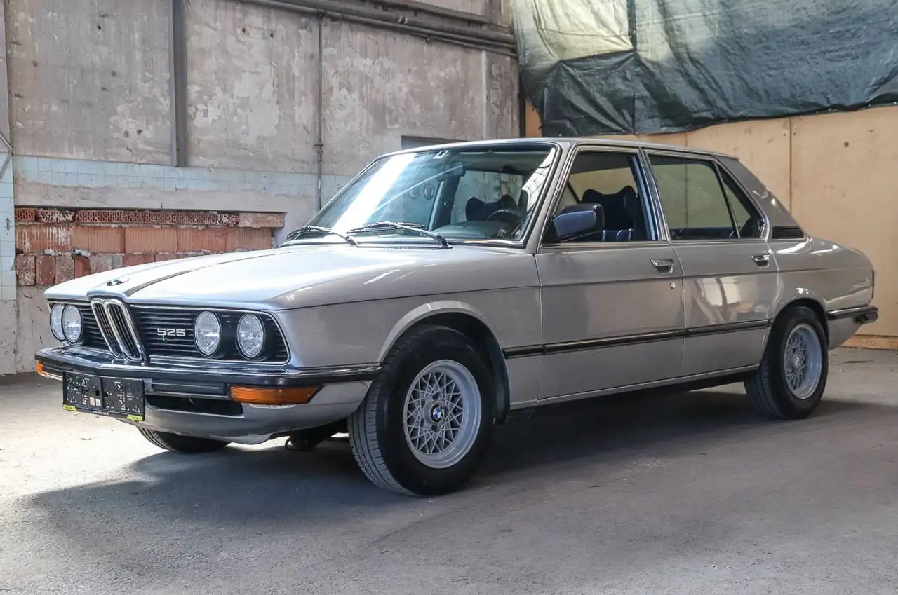 BMW 525 E12, foto 2