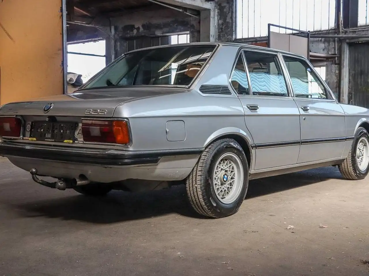 BMW 525 E12, foto 11