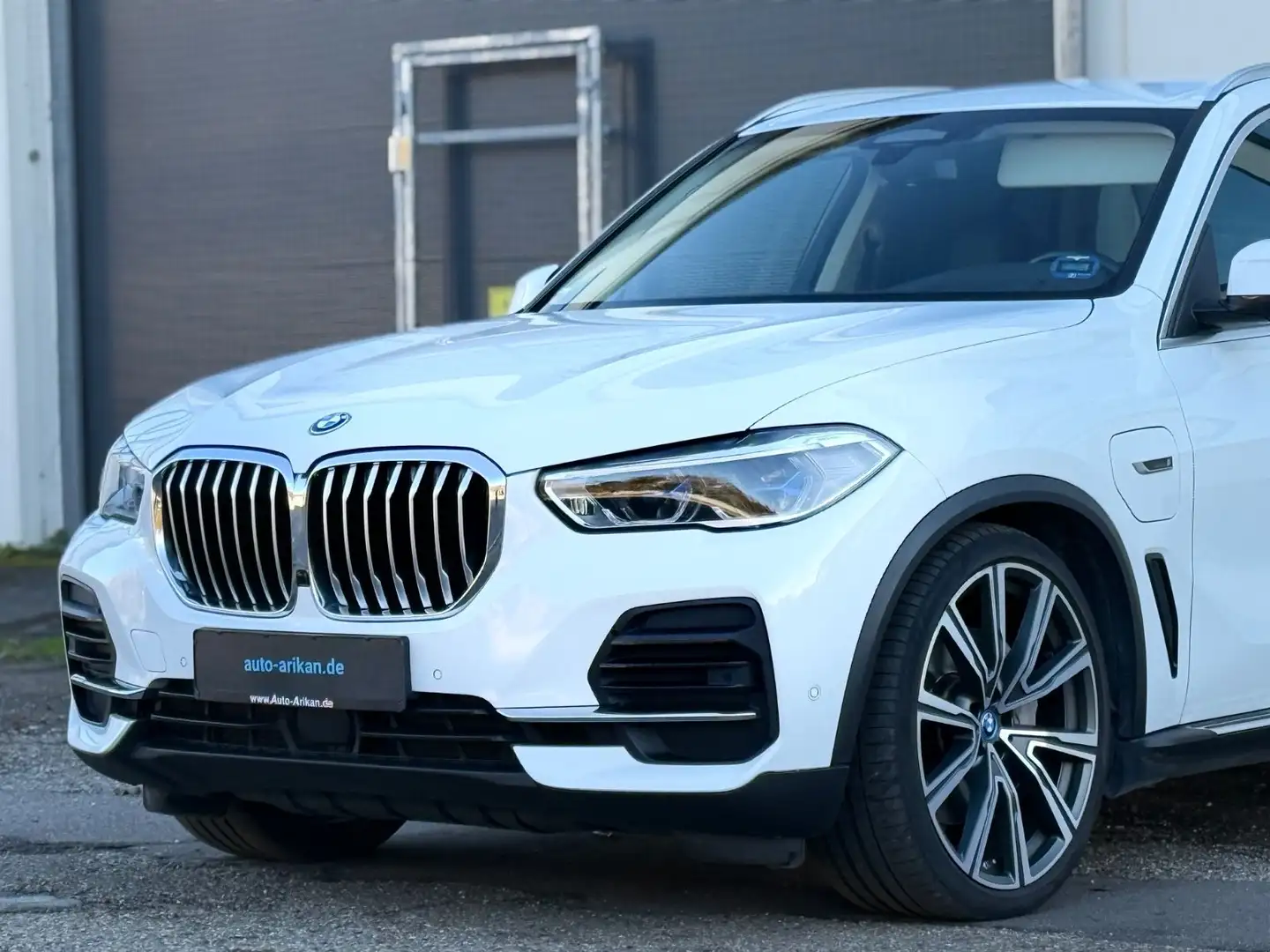 BMW X5 xDrive 45 e ACC/L-Fahrwerk/22Zoll/AHK/Kamera/ Weiß - 1