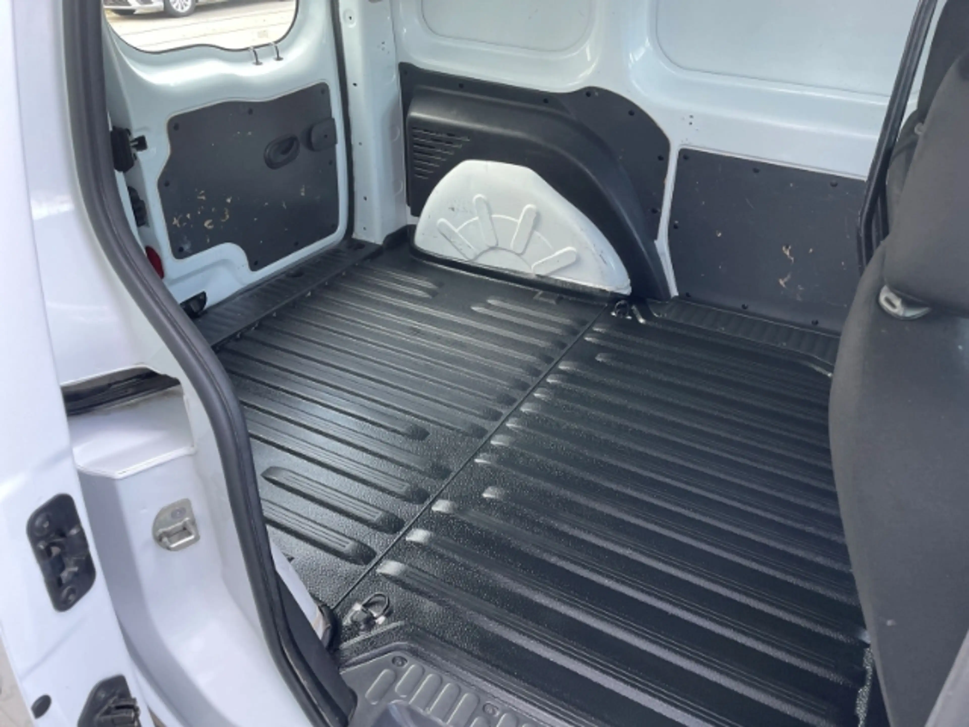 Renault Kangoo 1.5 Blue dCi 95 Extra AHK, Navi, Einparkhilfe — photo 4
