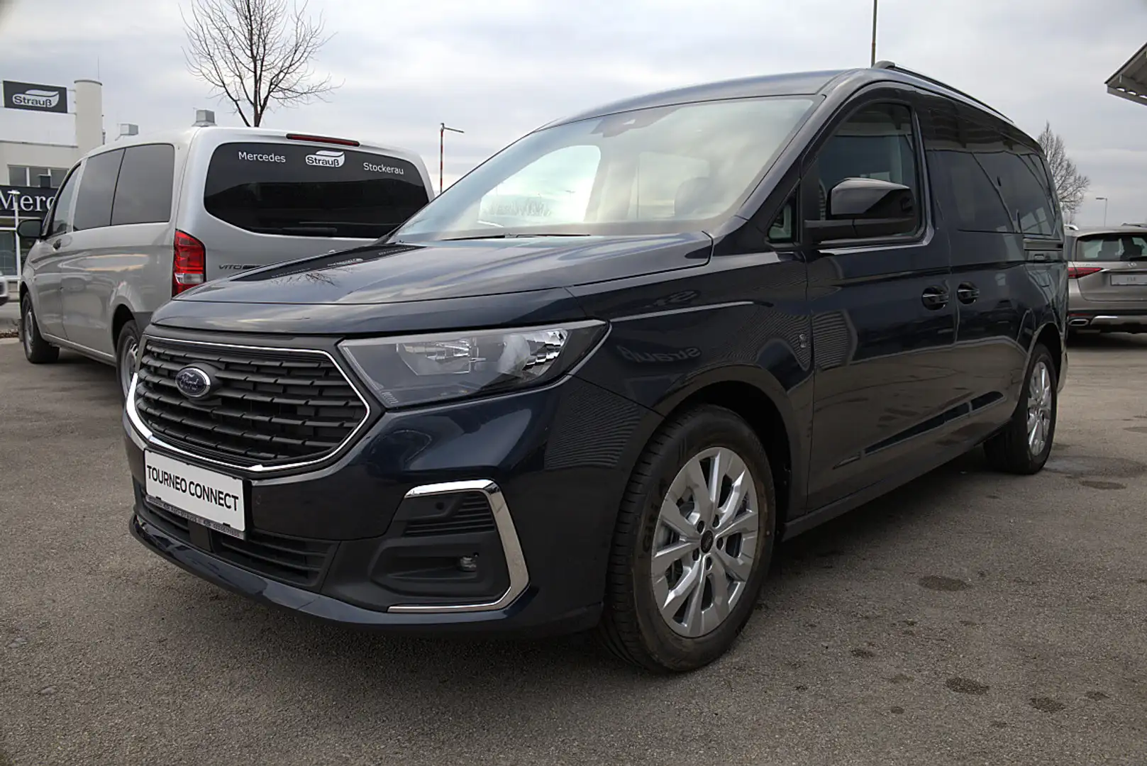 Ford Grand Tourneo Connect 2,0 EcoBlue L2 Titanium Aut. Blau - 2