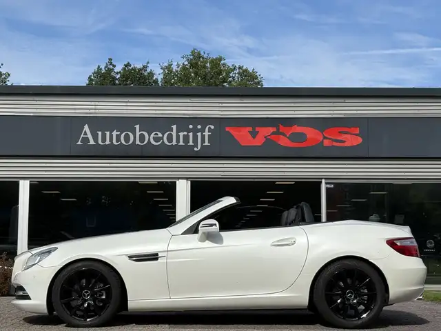 Mercedes-Benz SLK view 3