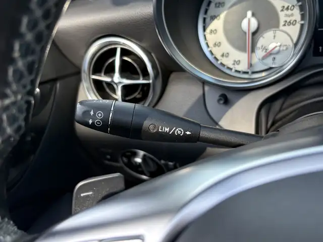 Mercedes-Benz SLK view 16