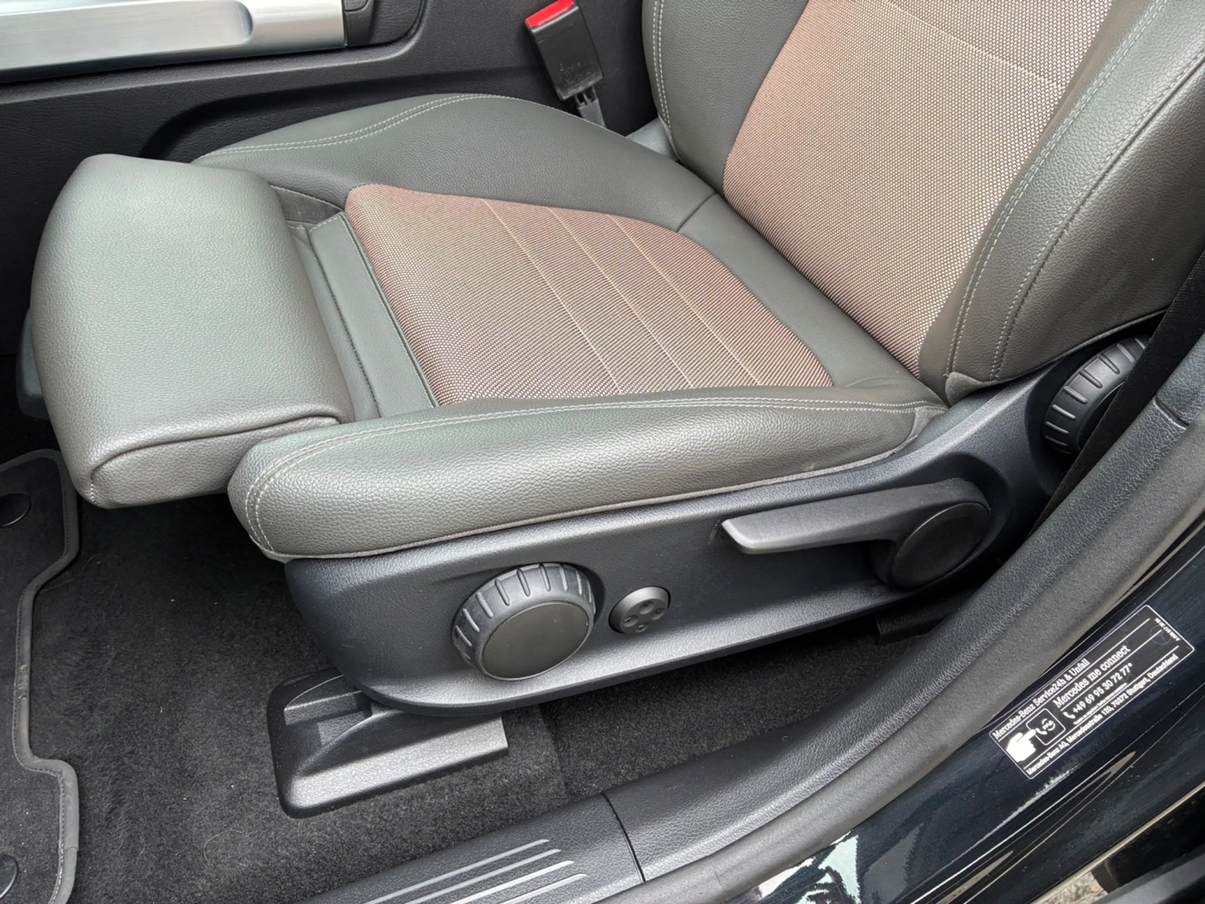 Mercedes-Benz EQB 250 Night*360°Easy-Pack*Keyless-Go*LED*Ambi* — photo 9