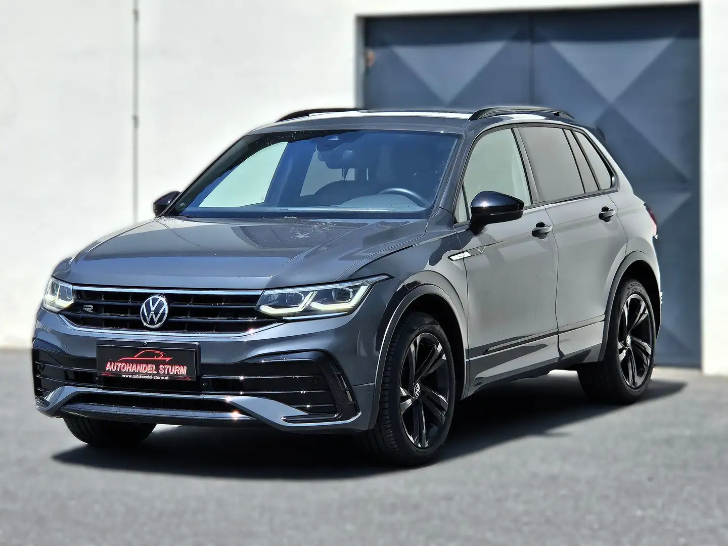 Volkswagen Tiguan 2,0TDI 4Motion 2xRLine DSG *BlackStyle*Matrix*DCC* Grijs - 1