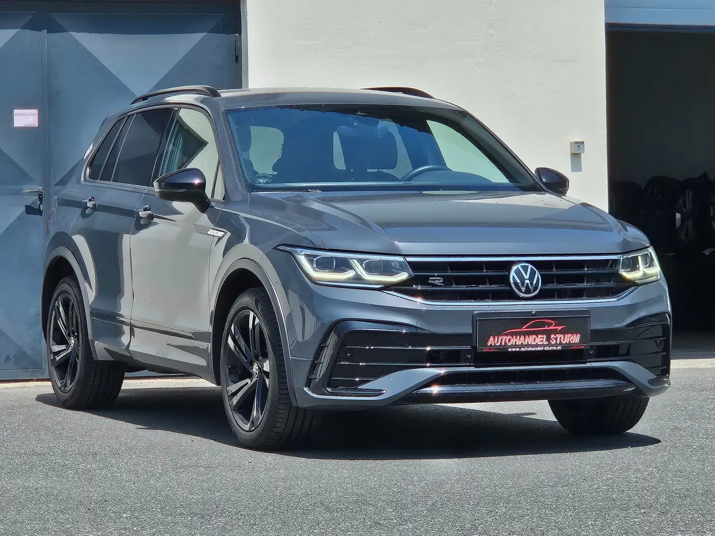 Volkswagen Tiguan 2,0TDI 4Motion 2xRLine DSG *BlackStyle*Matrix*DCC* Grijs - 2