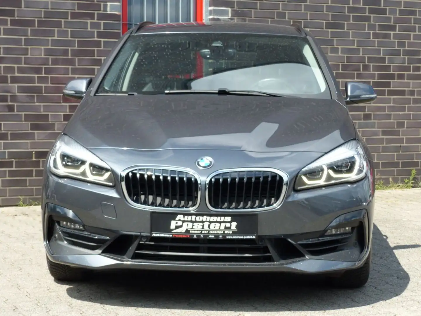 BMW 220 Baureihe 2 Active Tourer 220 i Sport Line Šedá - 2