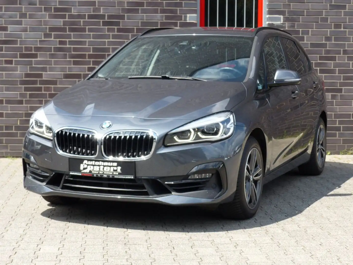 BMW 220 Baureihe 2 Active Tourer 220 i Sport Line Šedá - 1