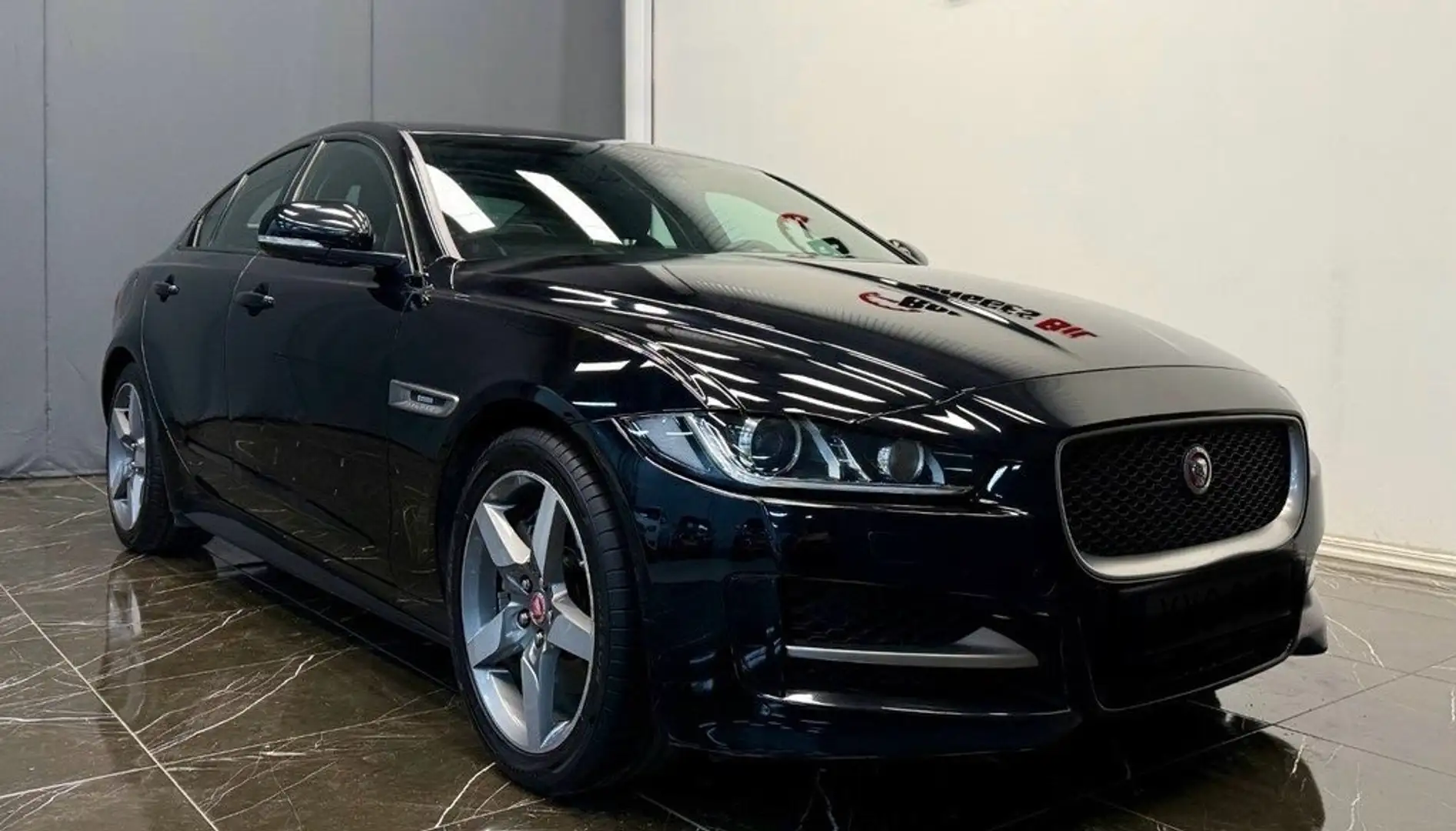 Jaguar XE 20T R sport 200 camera - 2