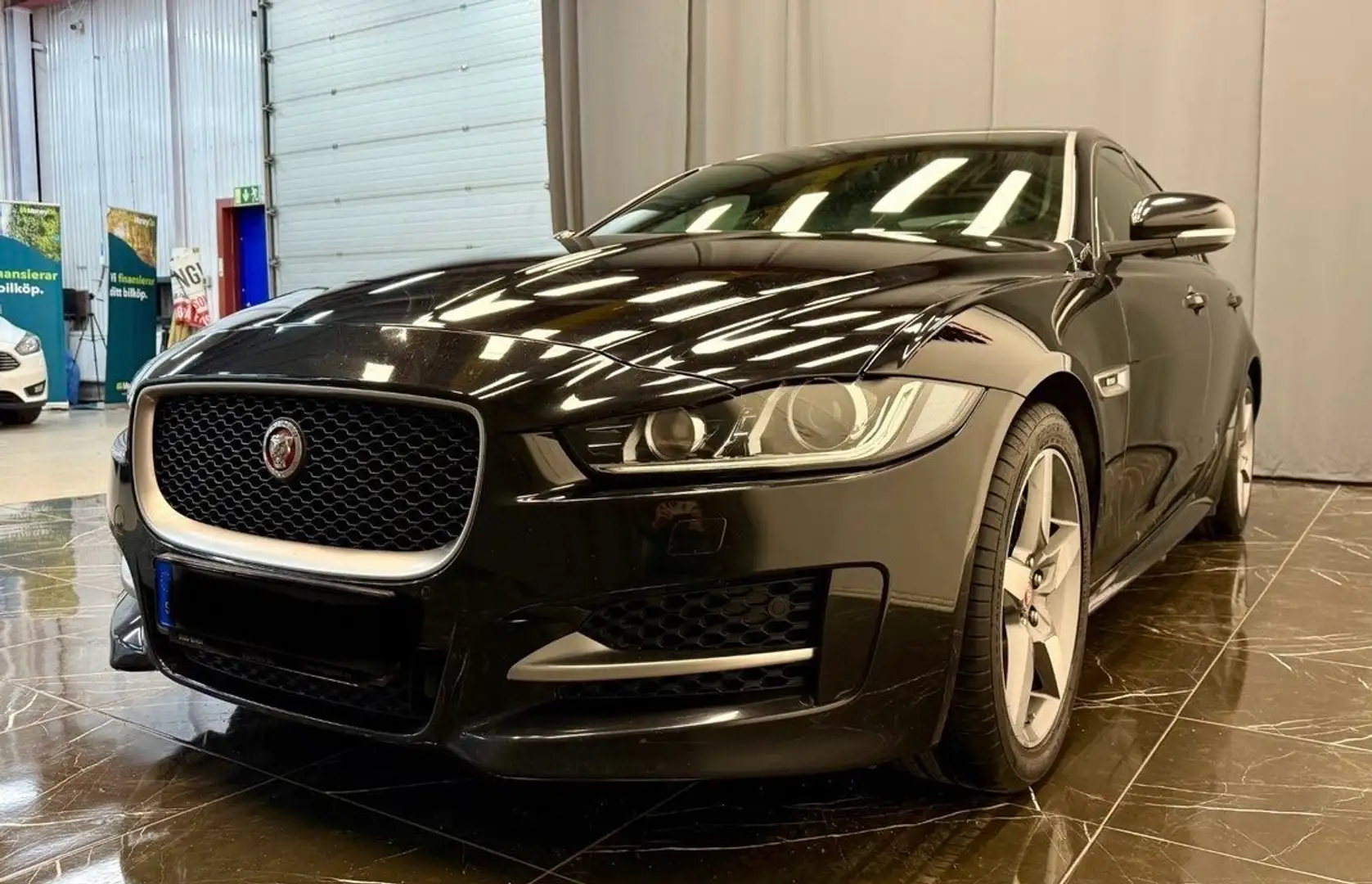 Jaguar XE 20T R sport 200 camera - 1