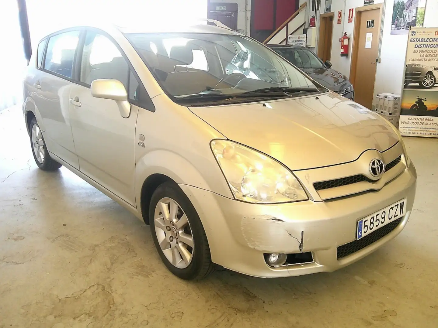 Toyota Corolla Verso 2.0D4D Sol Grey - 2