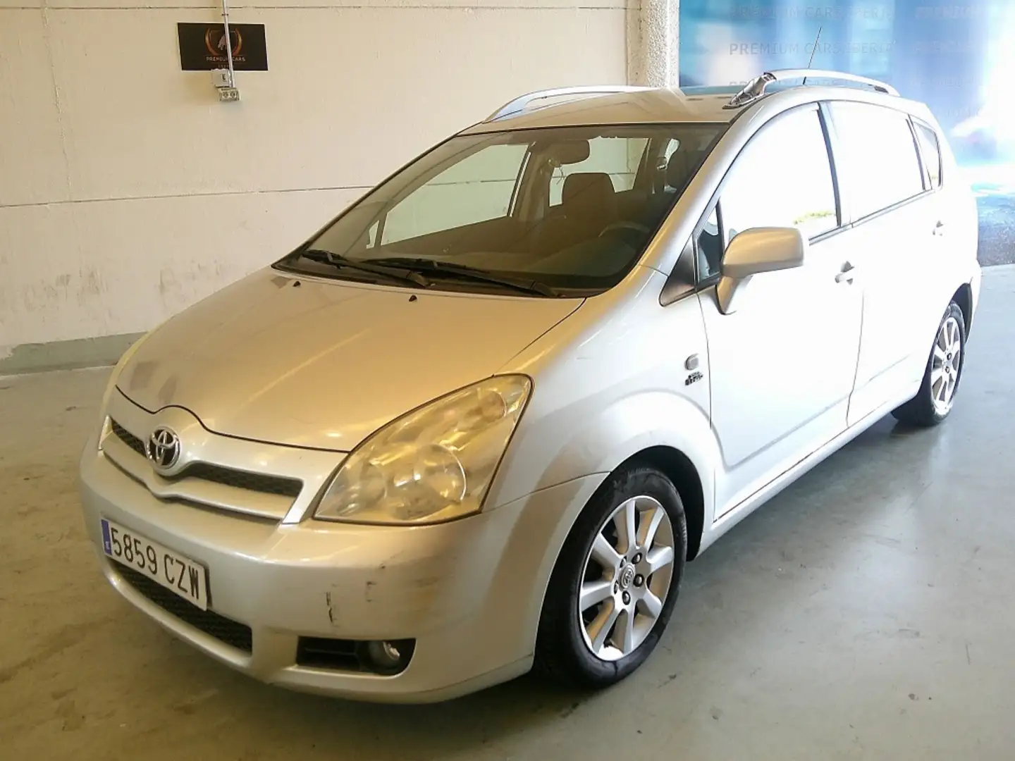 Toyota Corolla Verso 2.0D4D Sol Grey - 1