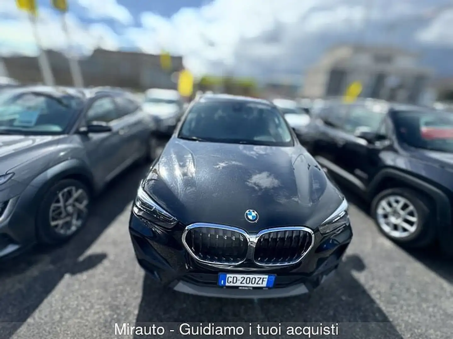 BMW X1 (F48) X1 sDrive16d Sport Zwart - 2