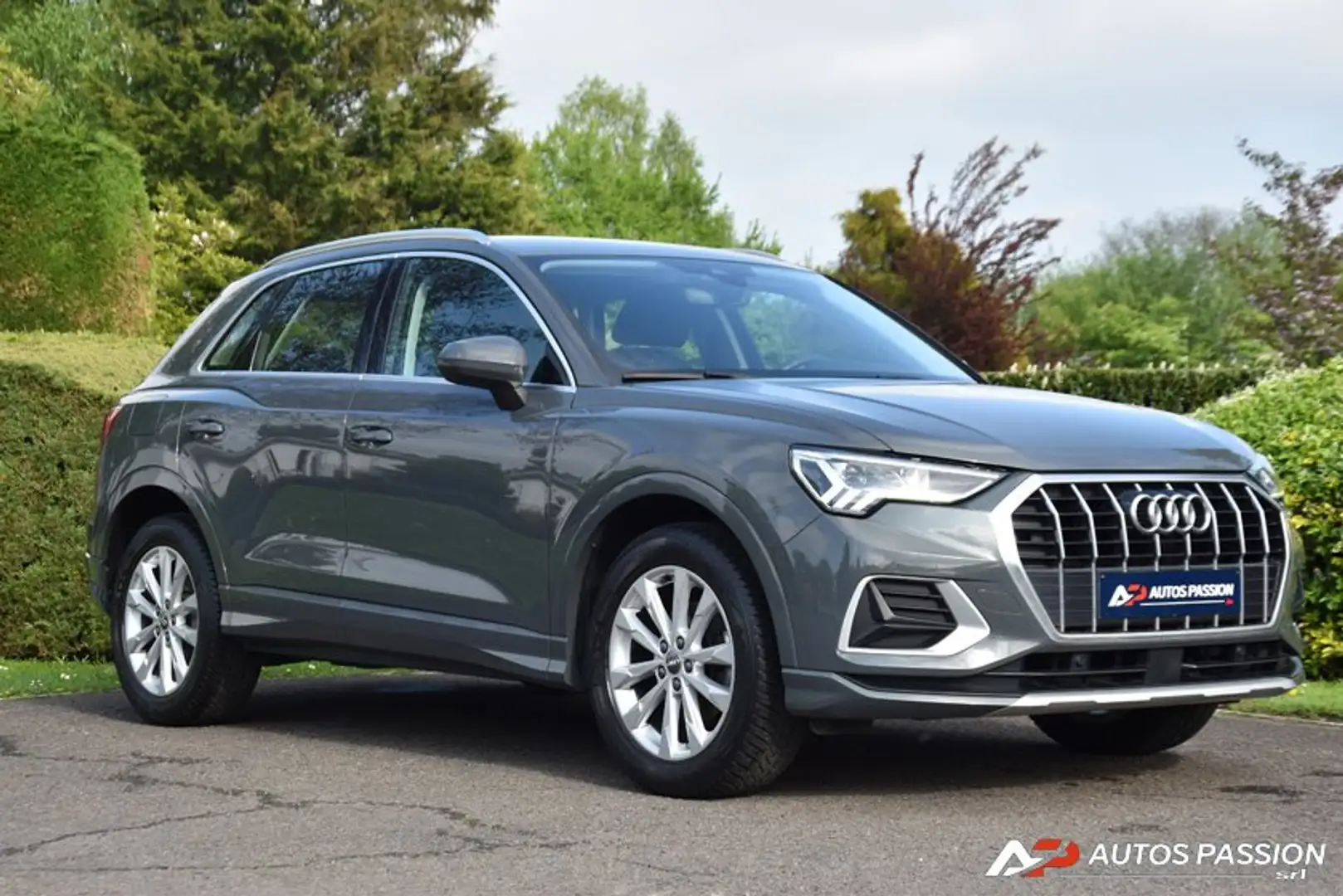 Audi Q3 35 TFSI Advanced Platinum | Cuir | Matrix LED Gris - 2
