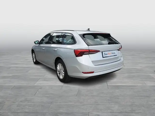 Skoda Octavia view 4