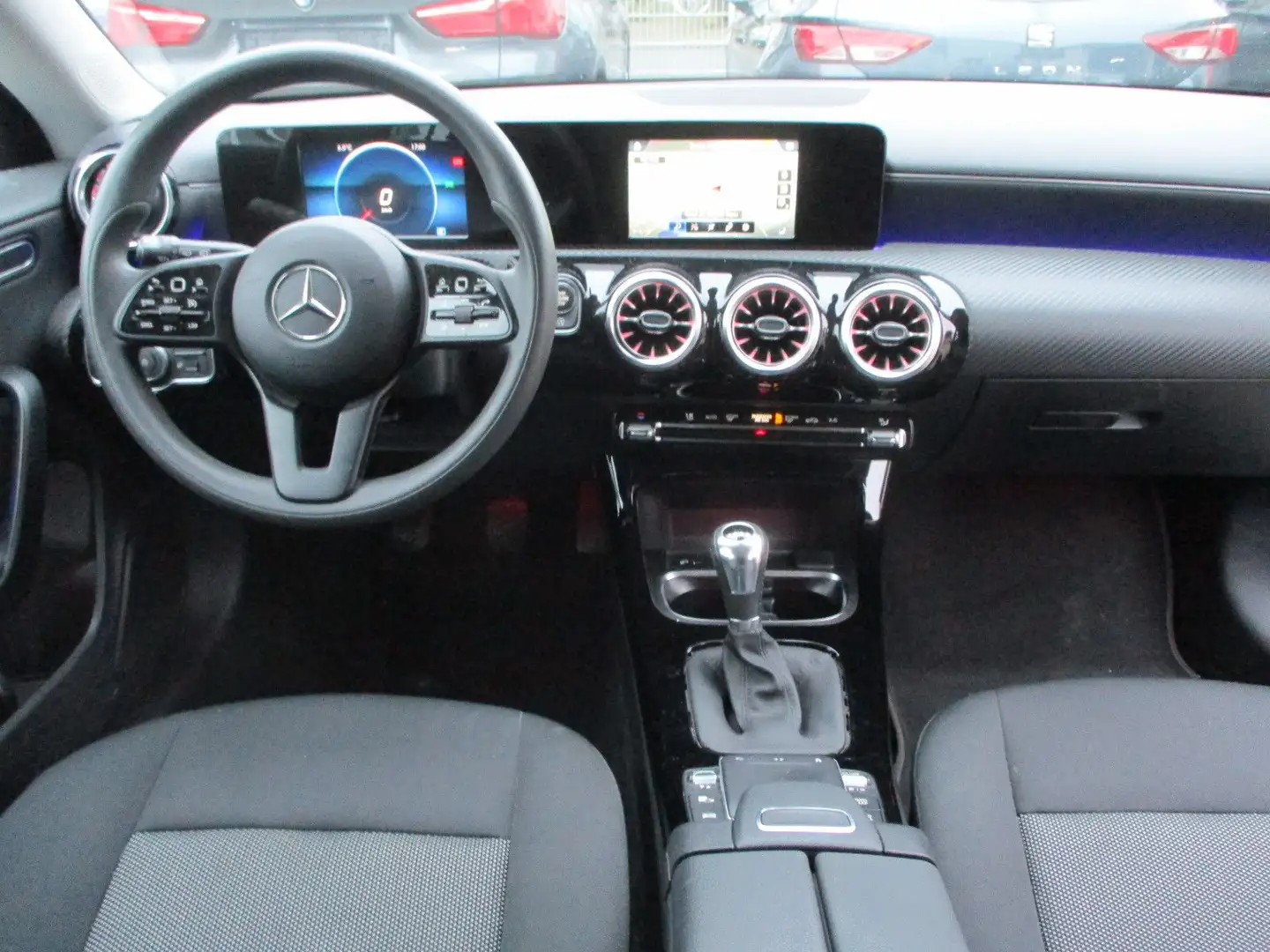 Mercedes-Benz CLA 200 CLA 200 d Shooting NAVI SITZH PDC TEMPOM LED Modrá - 2