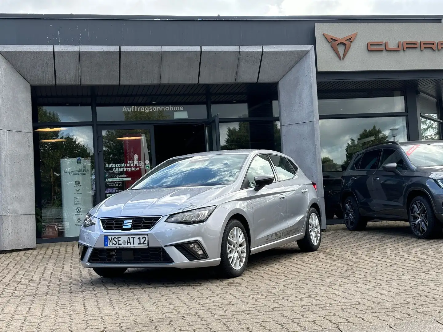 SEAT Ibiza 1.0 TSI FR PDC, SHZ, NAVI Zilver - 1