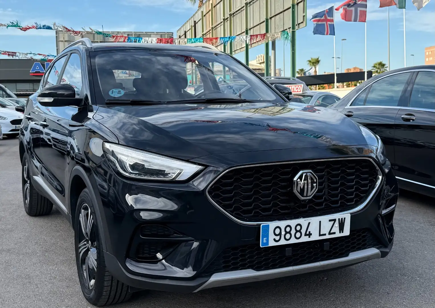 MG ZS 2.5 V6 Core 180 Negro - 1