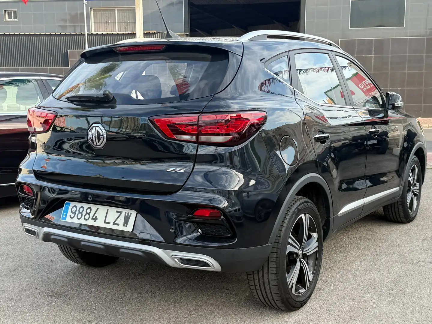 MG ZS 2.5 V6 Core 180 Negro - 2