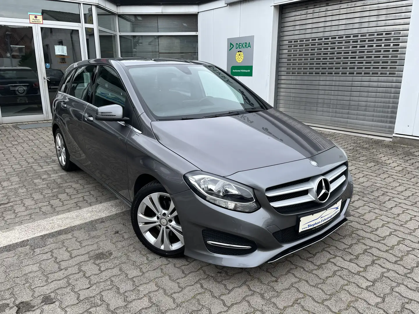 Mercedes-Benz B 180 B 180 Aut. aus 1.Hand,TÜV/AU-Neu,Scheckheft.. Grau - 1