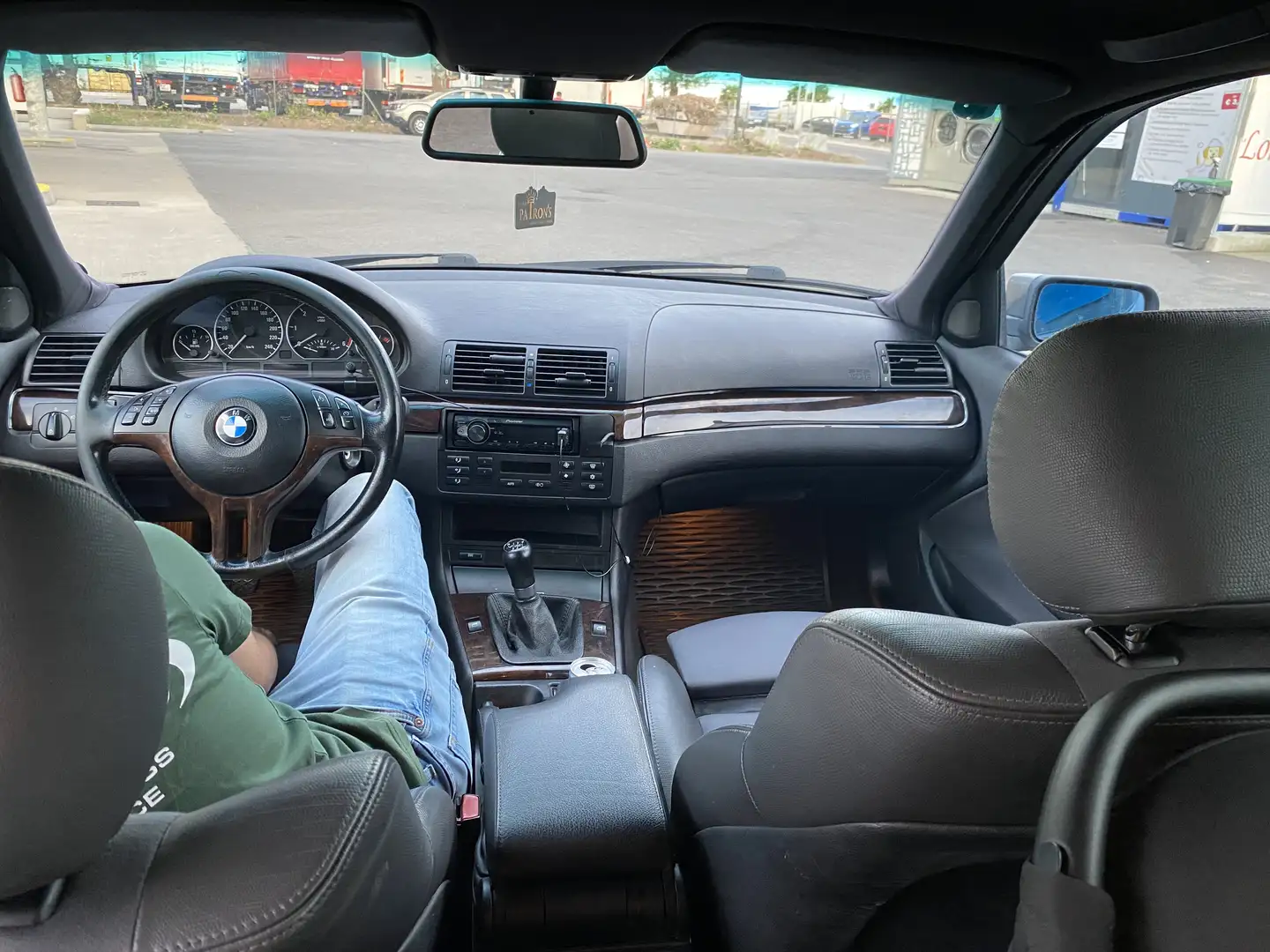 BMW 320 320d touring M-Paket vorne - 2