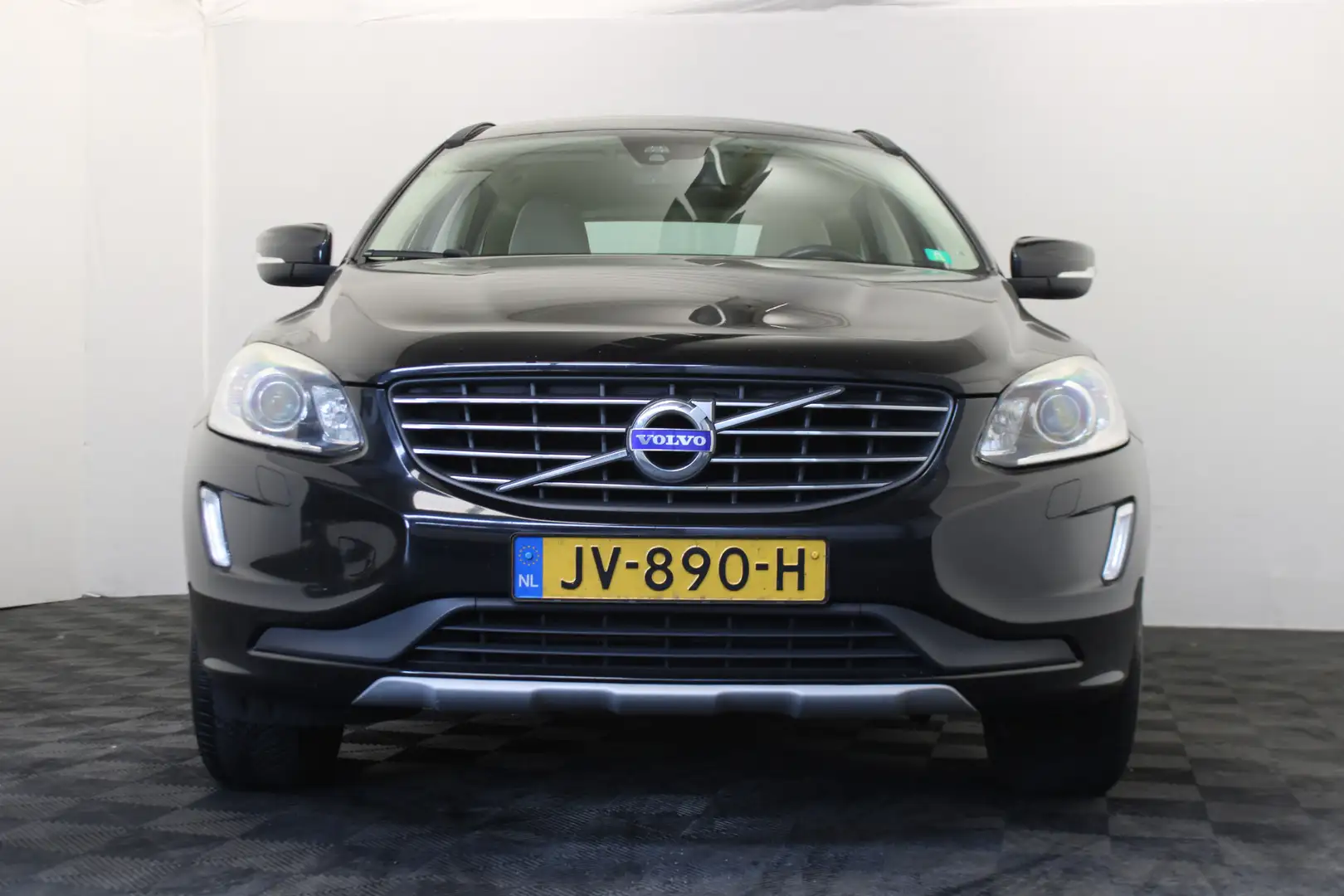 Volvo XC60 2.0 D4 FWD Summum Zwart - 2