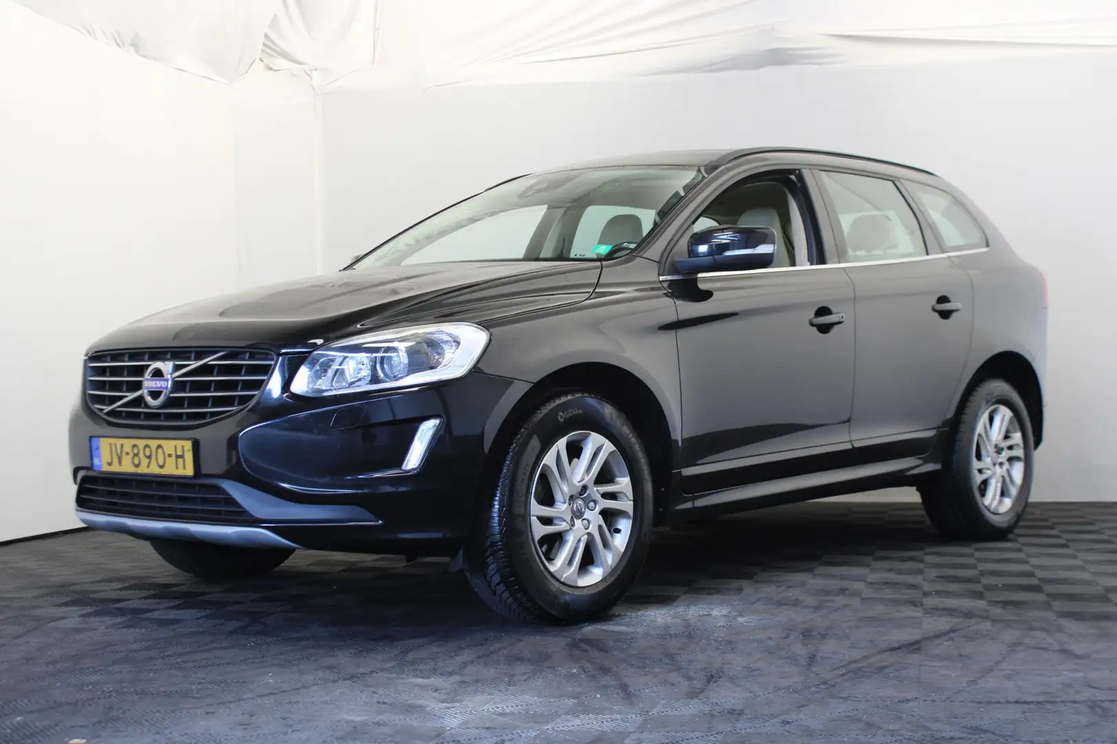 Volvo XC60 2.0 D4 FWD Summum Zwart - 1