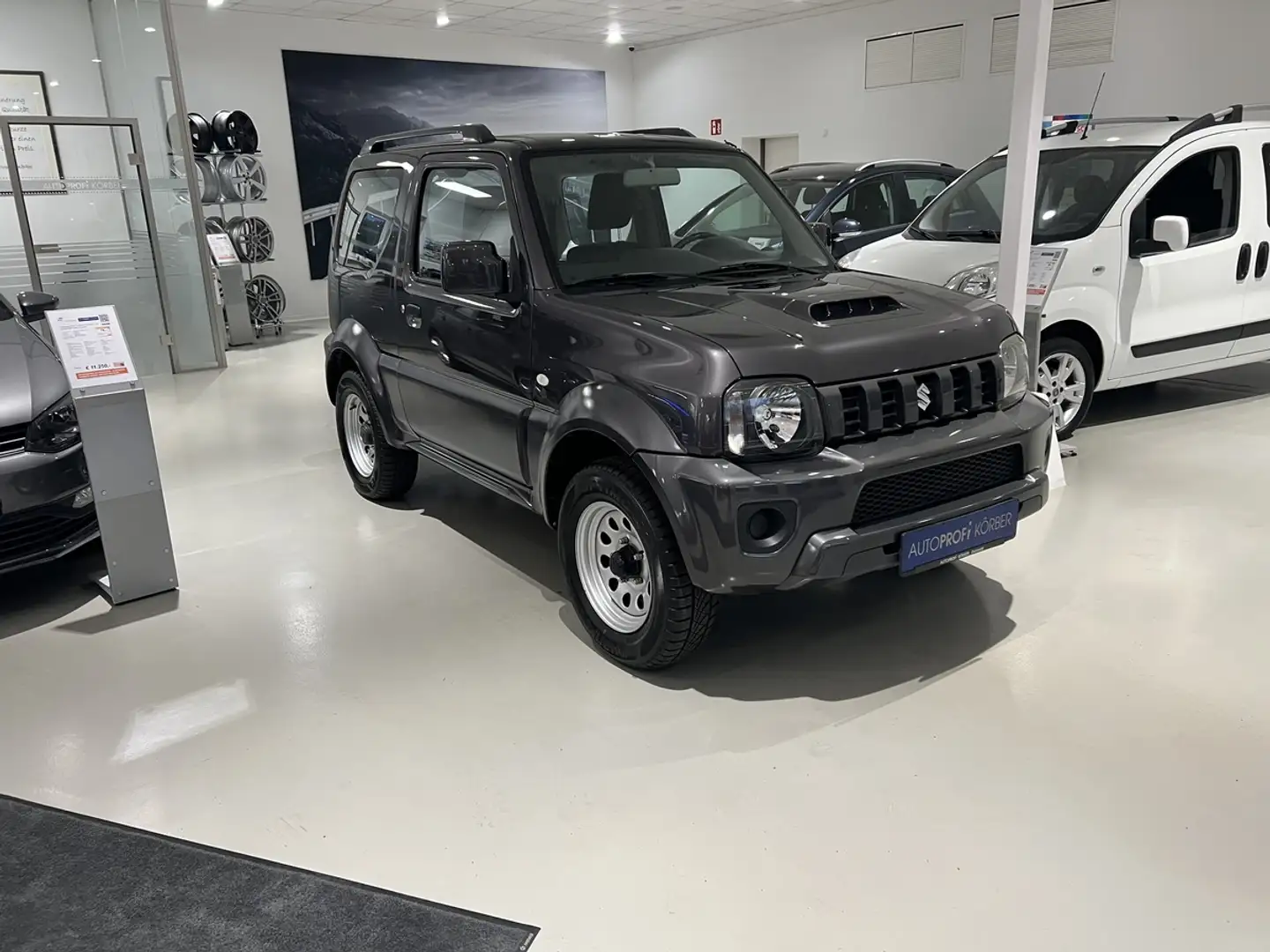 Suzuki Jimny Top gepflegt  Allradantrieb Gris - 1