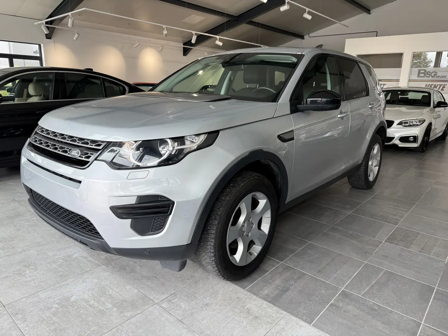 Land Rover Discovery Sport 2.0 *GPS*RADAR*CUIR*ATTACHE-REMORQUE*EURO 6b Silber - 1