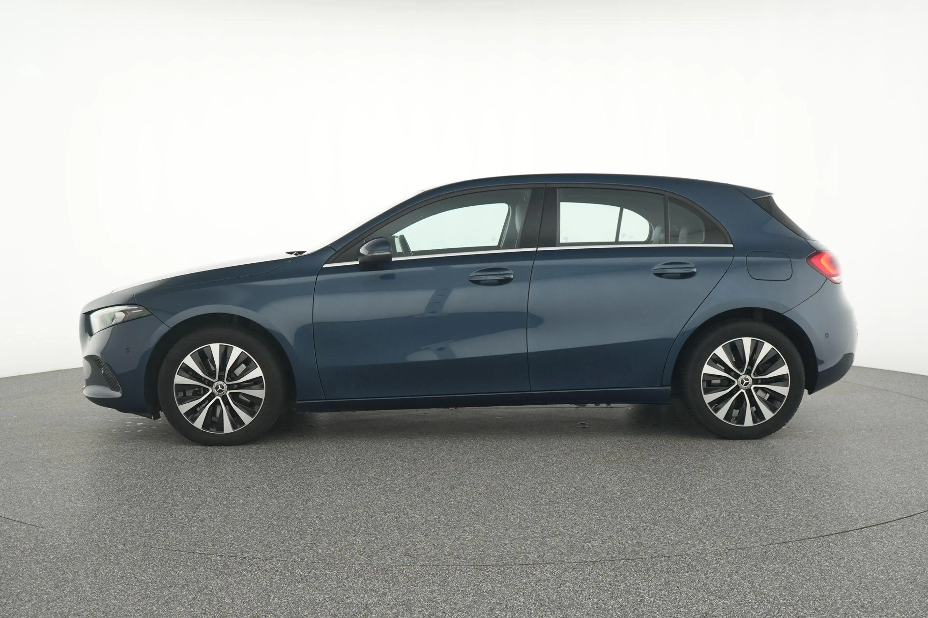 Mercedes-Benz A 250 e Business Solution 250 e Business Line — photo 8