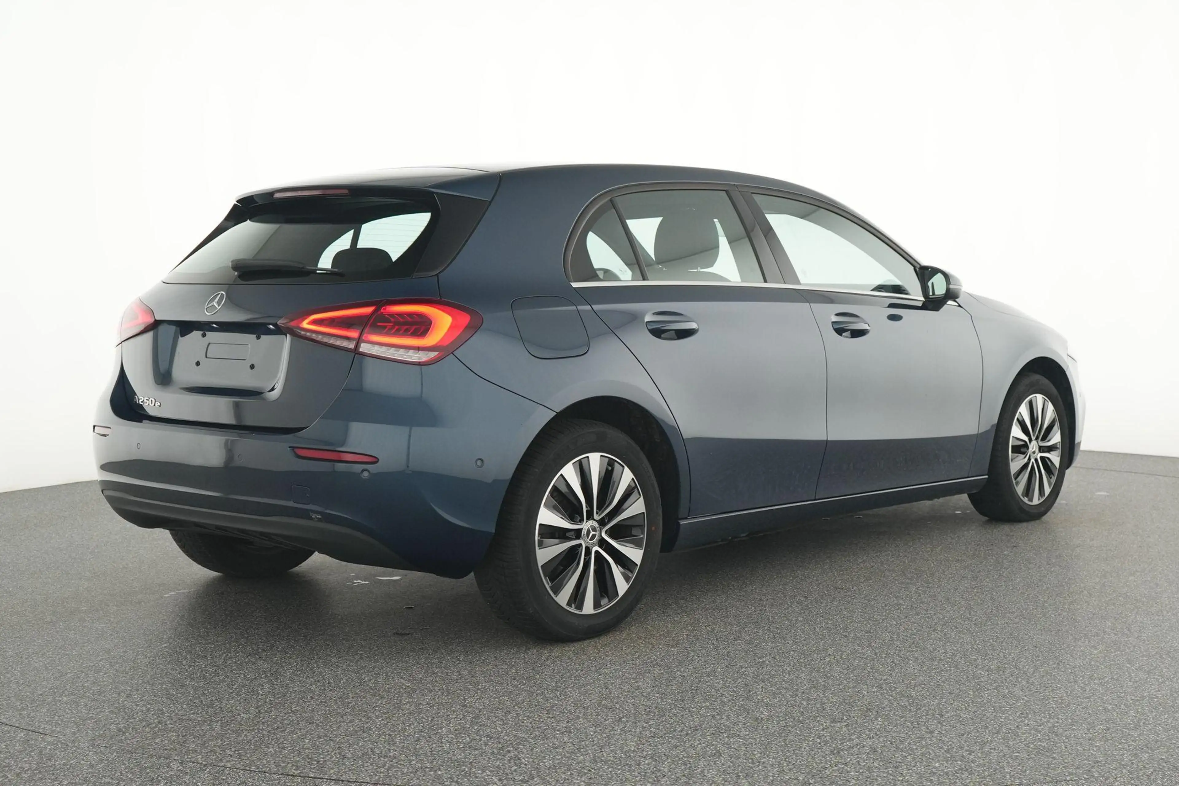Mercedes-Benz A 250 e Business Solution 250 e Business Line — photo 4