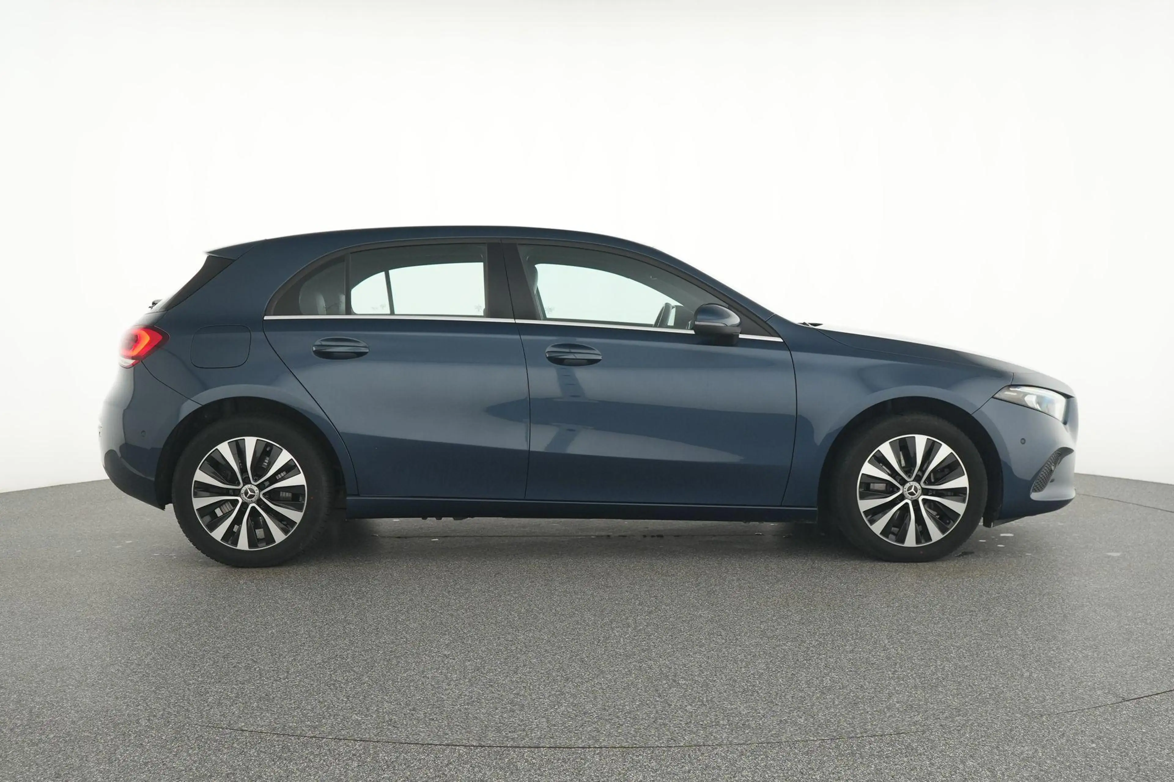 Mercedes-Benz A 250 e Business Solution 250 e Business Line — photo 9