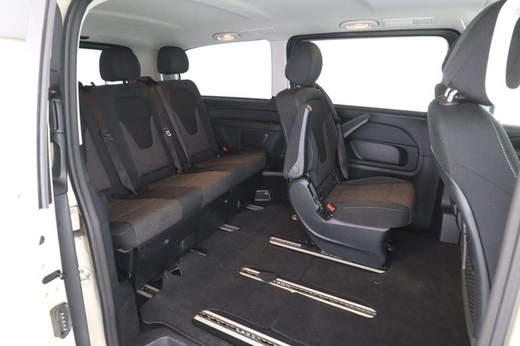 Mercedes-Benz V 220