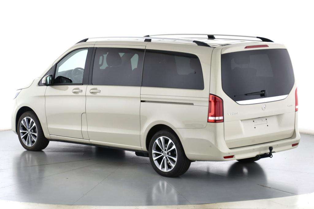 Mercedes-Benz V 220