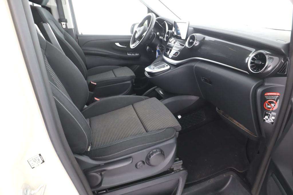 Mercedes-Benz V 220