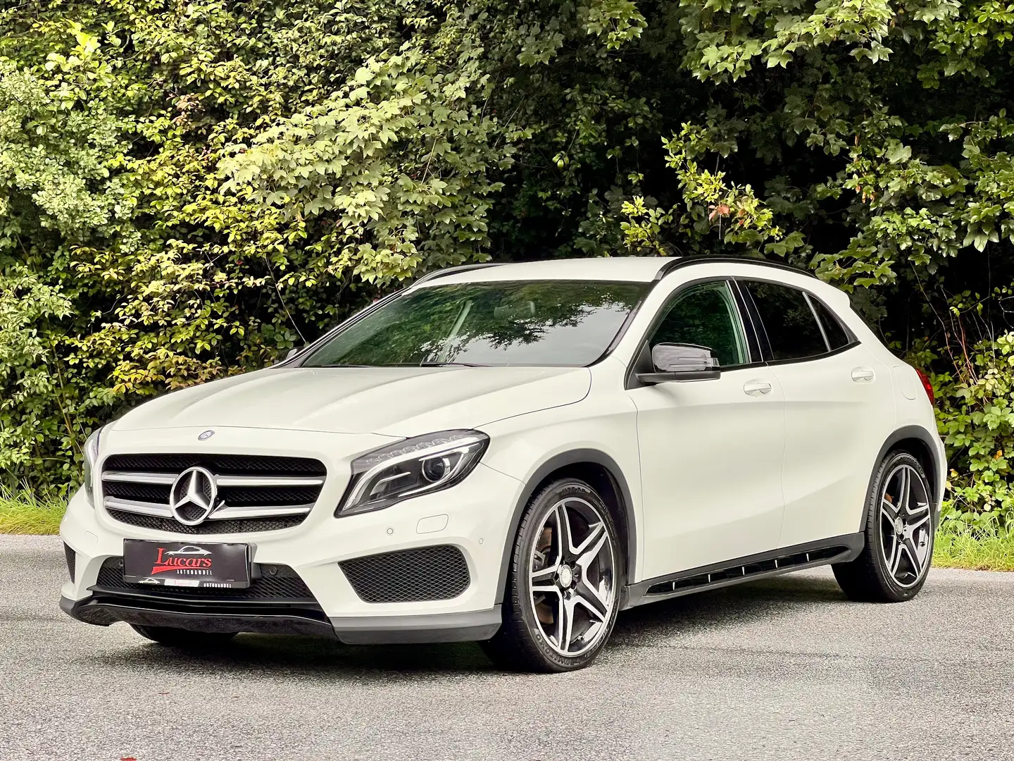 Mercedes-Benz GLA 220 GLA 220 CDI / d 4Matic AMG*AUT*LEDER*LED*NAVI* Weiß - 1