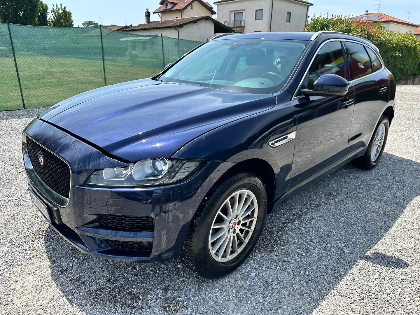 Jaguar F-Pace 2.0d Portfolio awd 180cv INCIDENTE Blau - 2